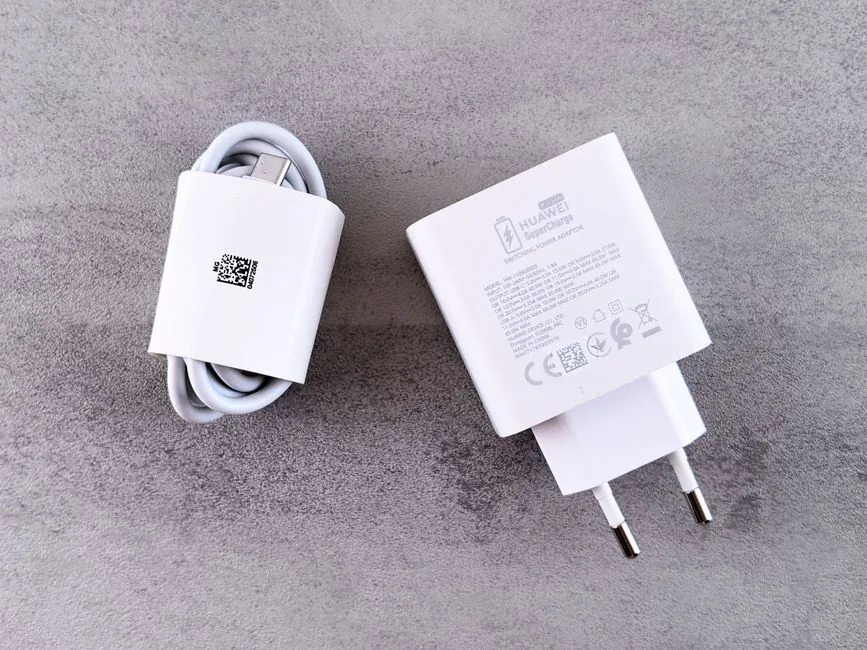 Diferencias entre la bandeja SIM de un Huawei con ranura para memoria y sin ella